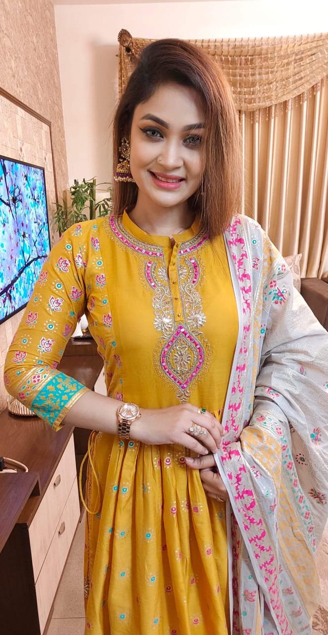 নাইরা কাট থ্রিপিস