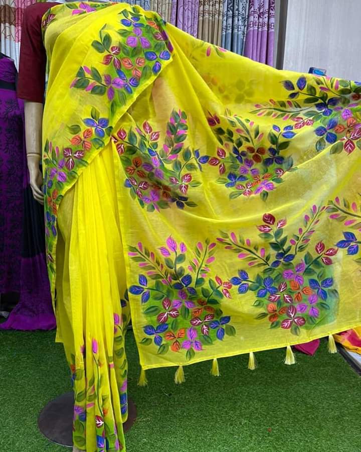 হাফসিল্ক শাড়ীতে হ্যান্ডপ্রিন্ট তুলির কাজ করা